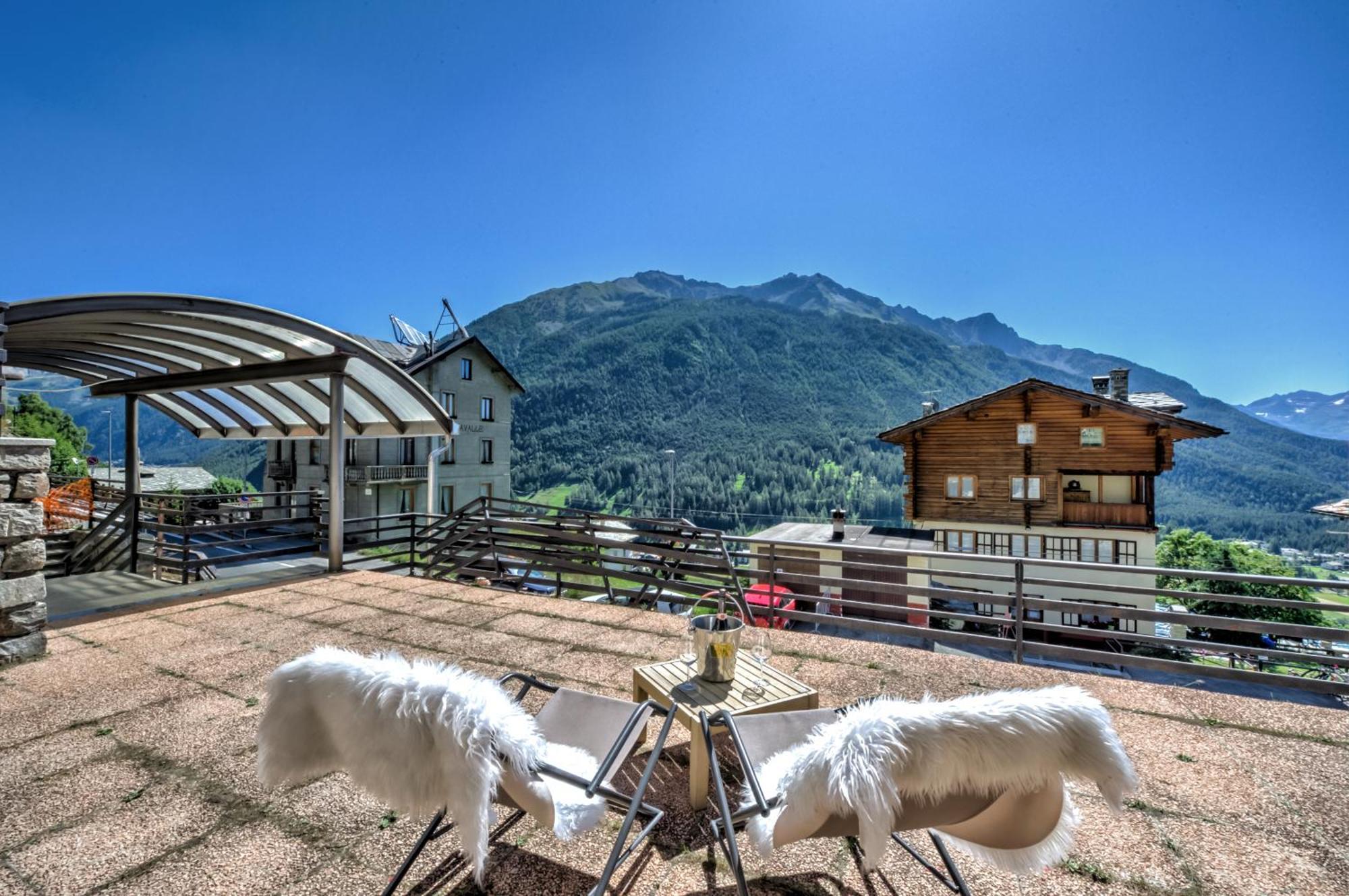 Snowflakes Retreat - Roomy Apartment With A View & Relax Solarium Cir 0133 Champoluc Eksteriør billede