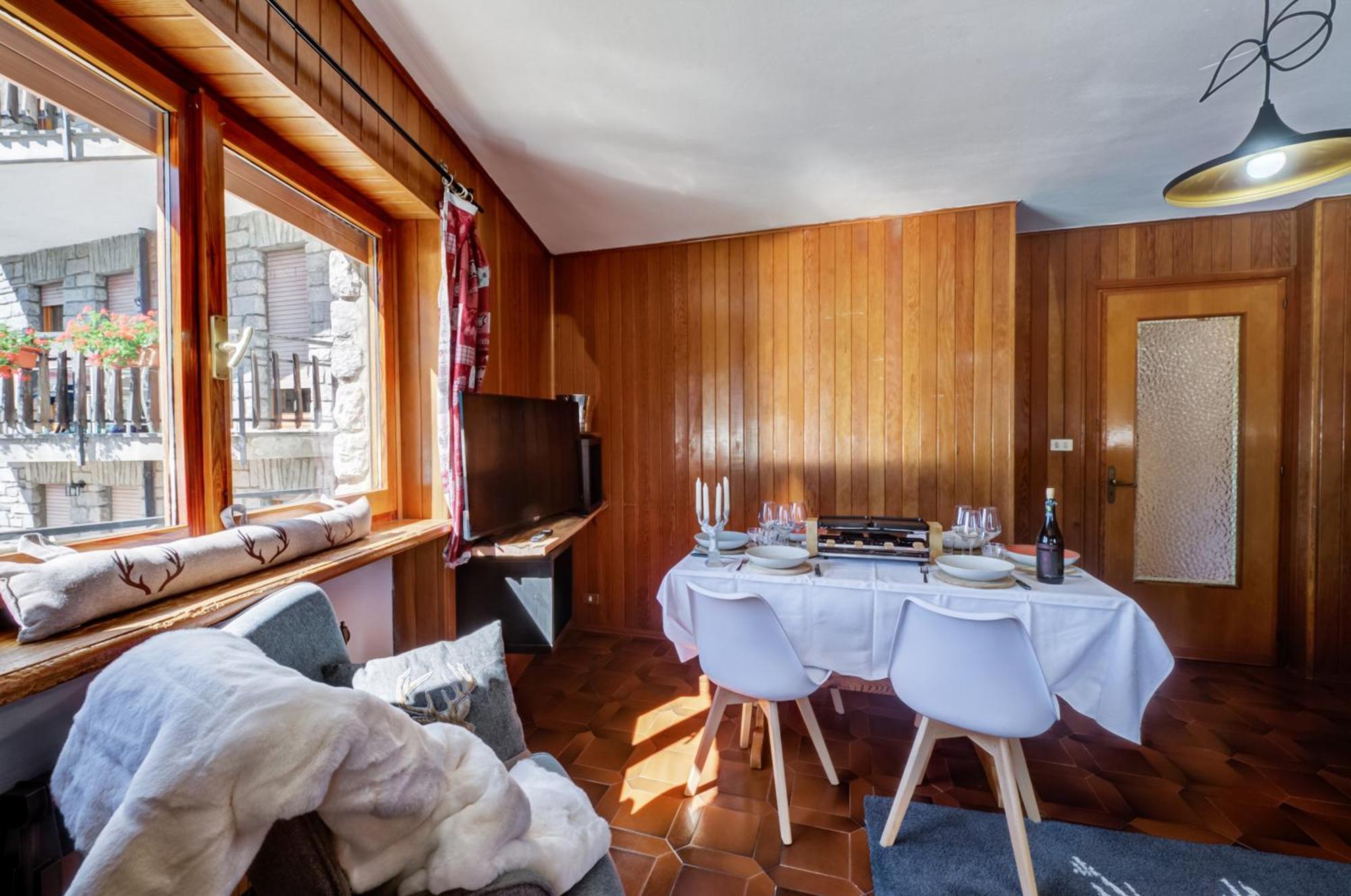 Snowflakes Retreat - Roomy Apartment With A View & Relax Solarium Cir 0133 Champoluc Eksteriør billede